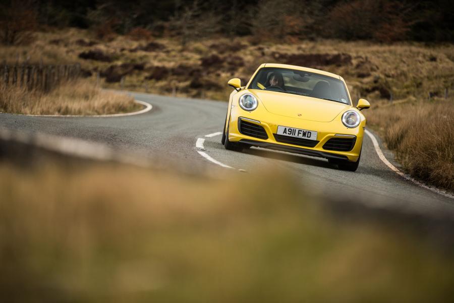  Porsche 911 Carrera 4S Coupe 2016 года  (UK) (фото 11 из 27)